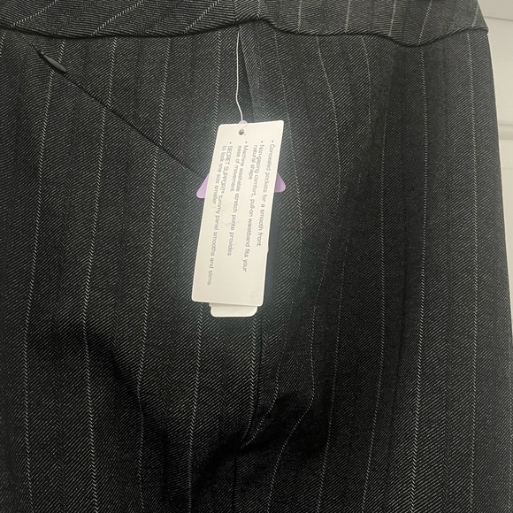 INVESTMENT II Elegant Black Pinstripe Women’s Pants - Picture 5 of 7